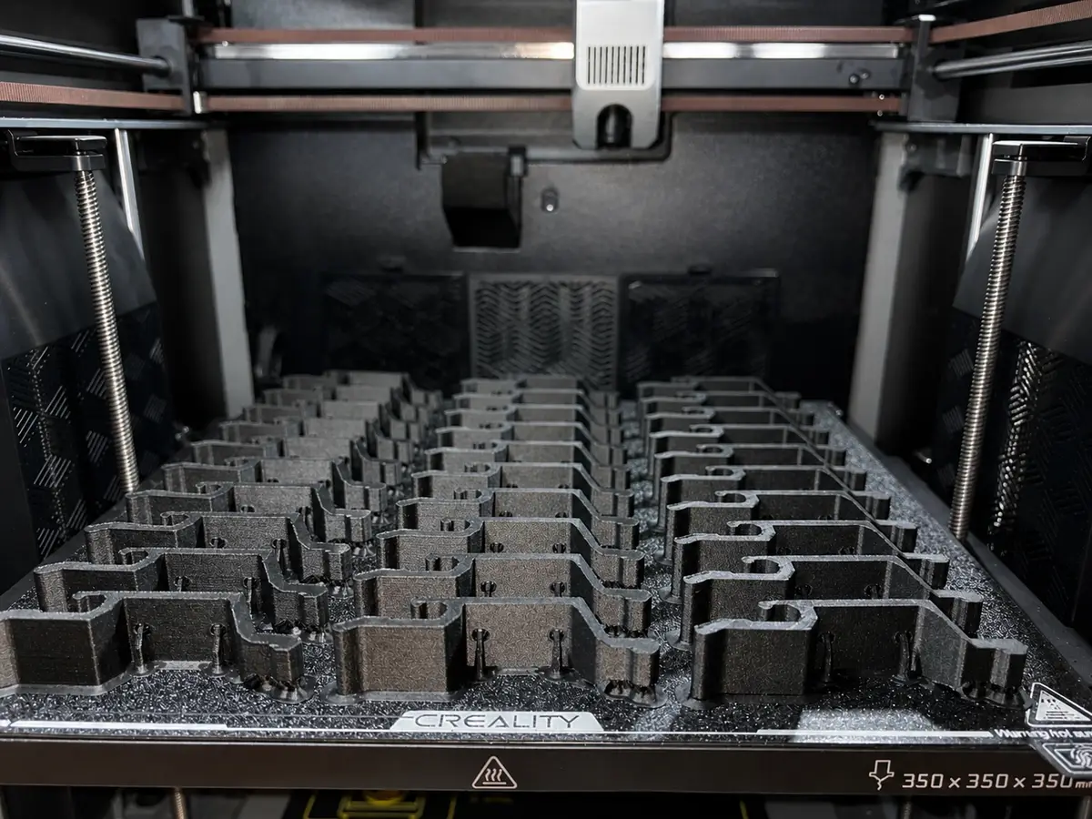Petite série de pièces techniques imprimées en 3D FDM dans l'atelier ImprimeZen3D