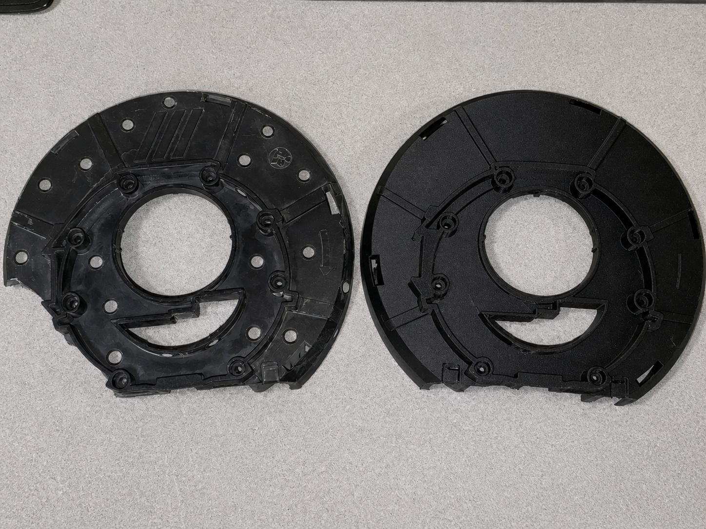 Comparaison entre un carter de ponceuse d’origine et une pièce reconstruite par impression 3D