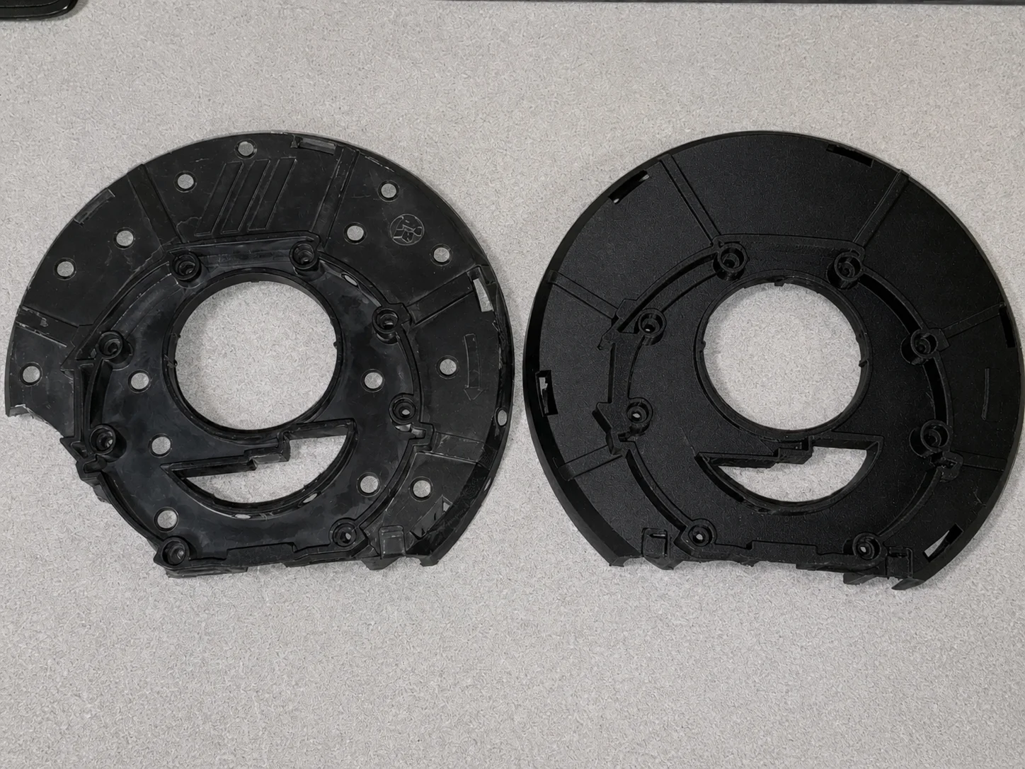 Comparaison entre un carter de ponceuse d’origine et une pièce reconstruite par impression 3D